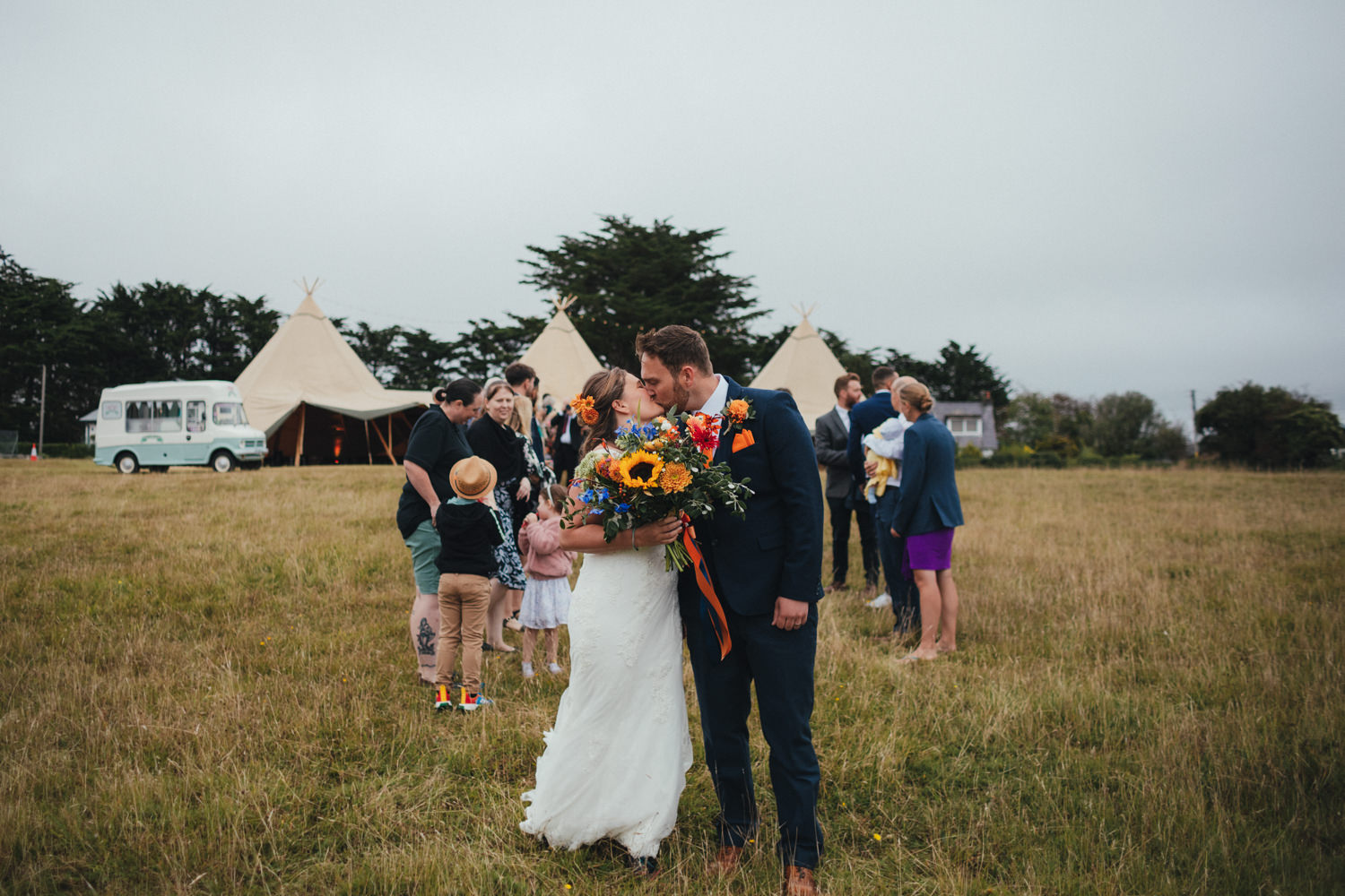 bride and groom, sunflower bouquet, tipi wedding, rock weddings
